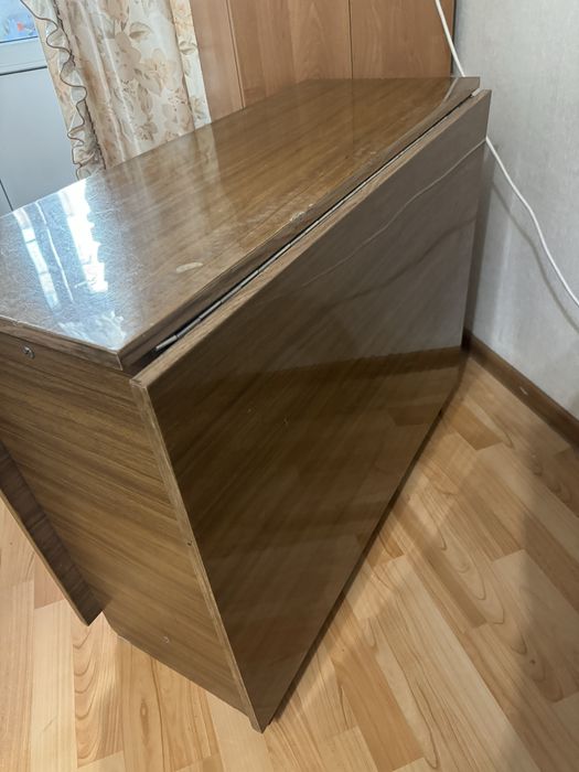 Продам стол книжка