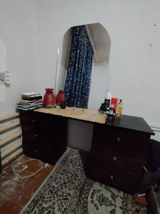 Спальняя кровать  тумба с зеркалам