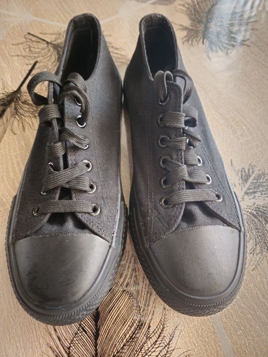 Продавам гуменки  SINSAY  н.37