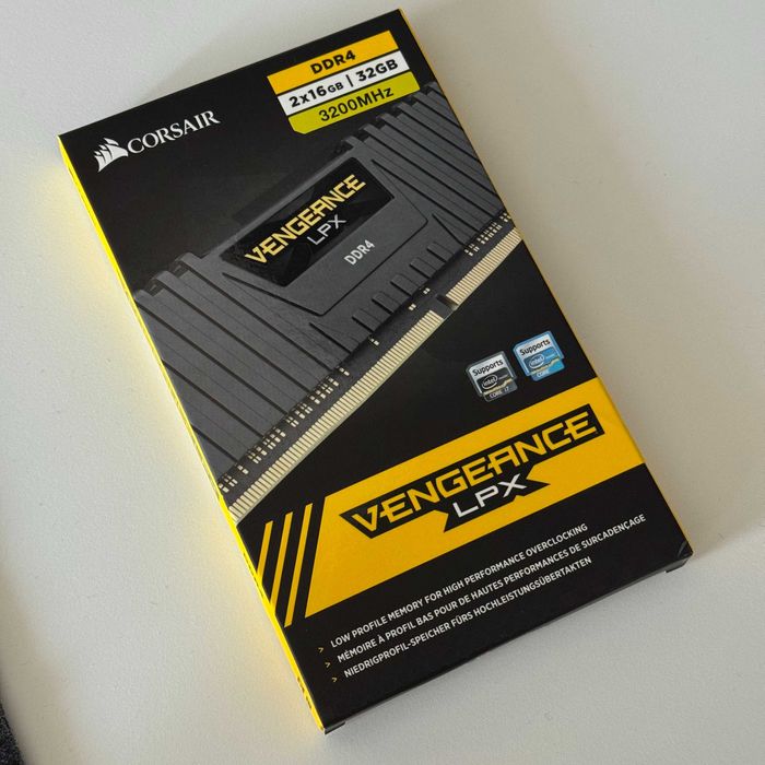 Memorie RAM Corsair Vengeance LPX Black 32GB, DDR4, 3200MHz, CL16