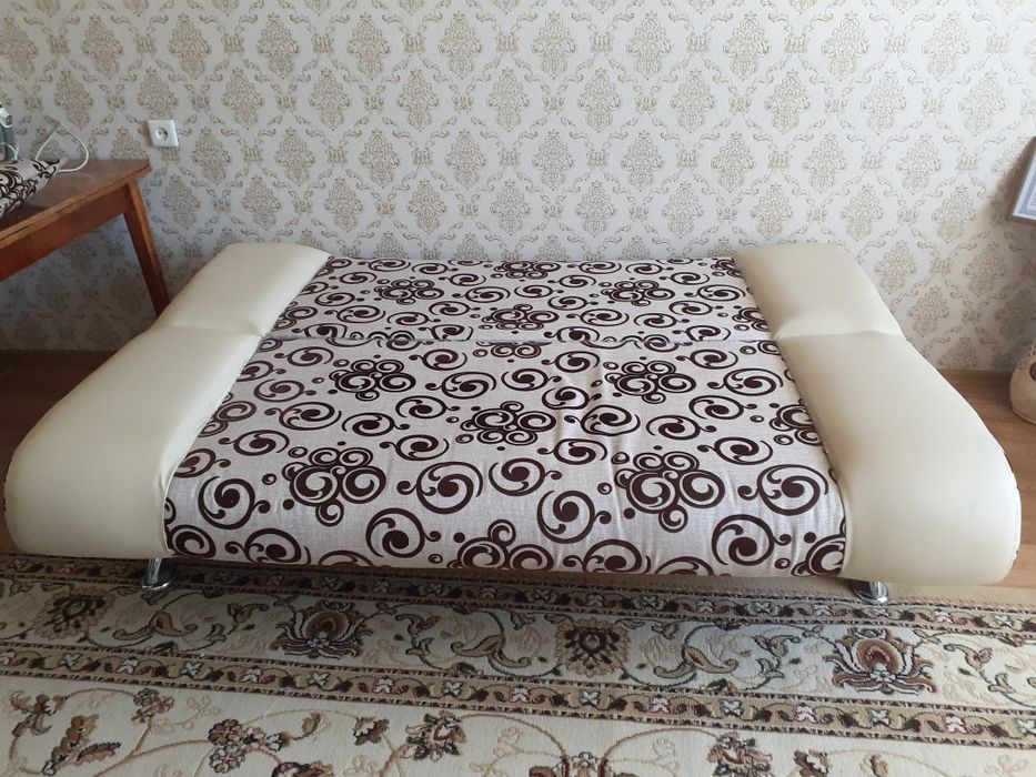 Продаётся диван с двумя креслами