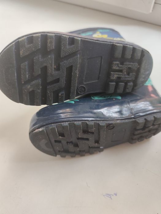 Продам детские резиновые сапоги