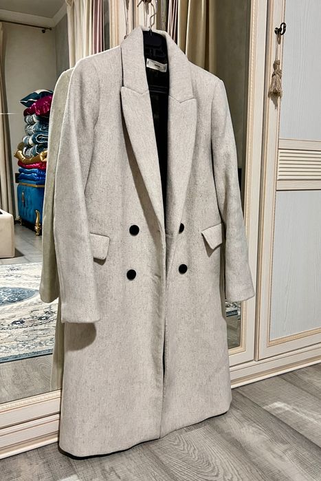 Элегантное двубортное пальто Mango