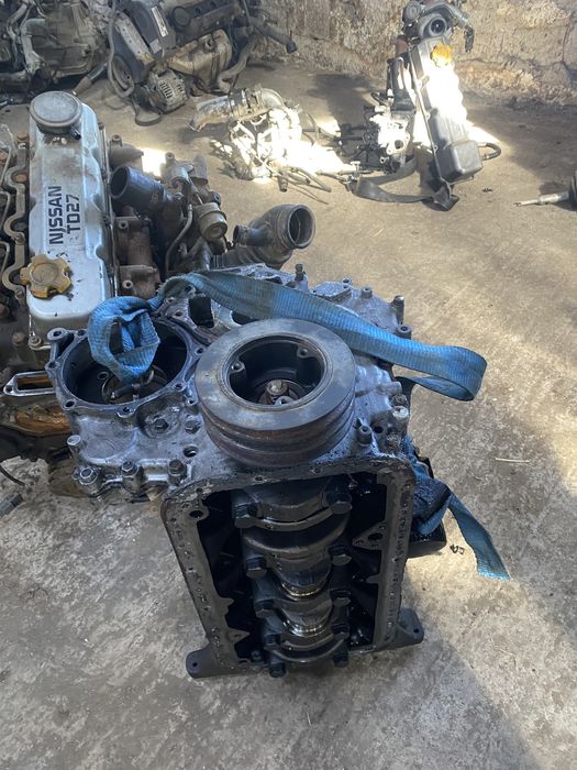 Vand chiuloasa  nissan atleon 110 cp si alte componente