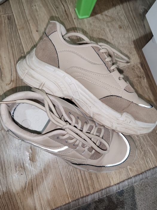 Продам обувь б/у каждая по 2000