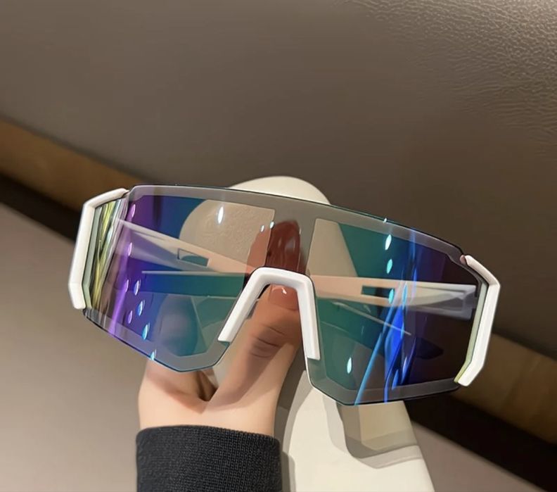 Очки спортивные.