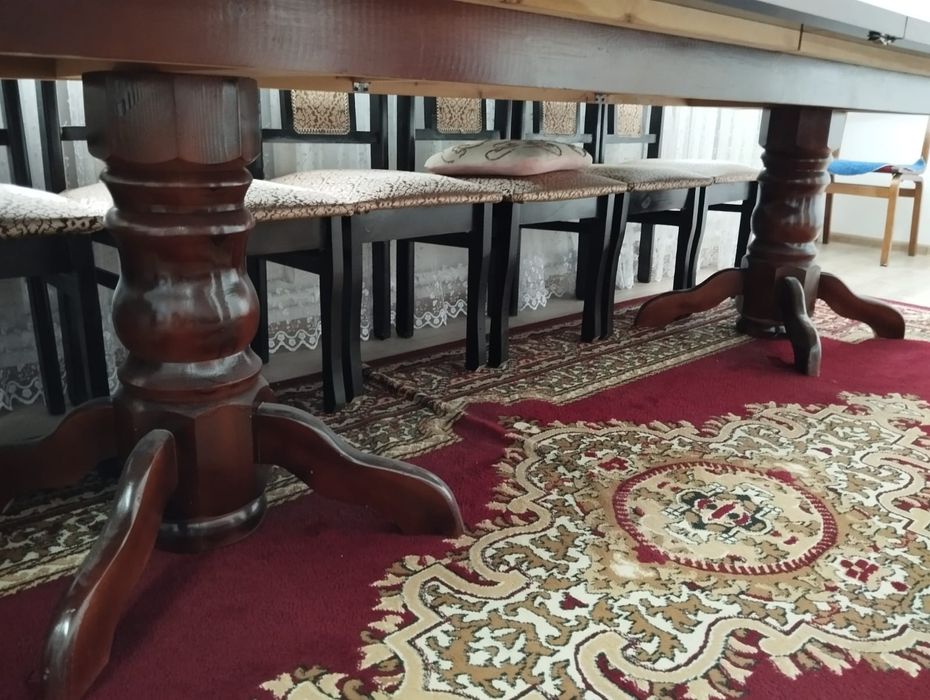 Стол со стульями