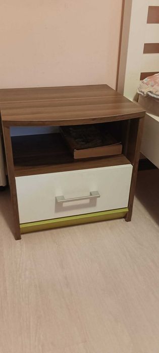 нощно шкафче цветно