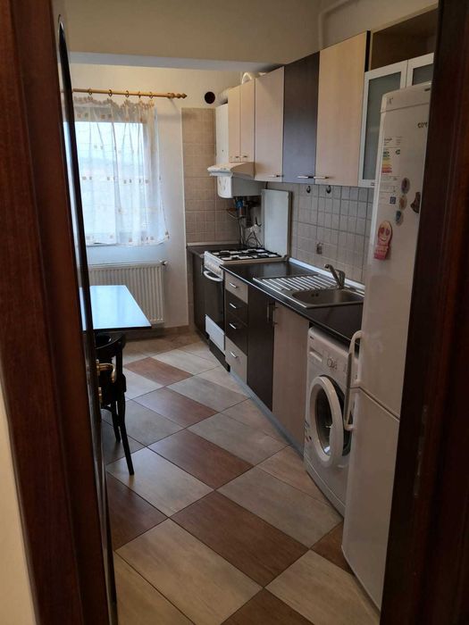 Închiriez apartament