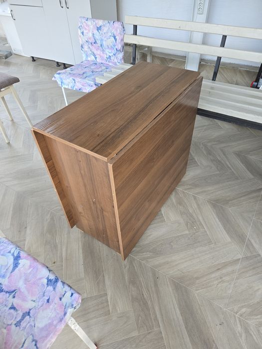Продам стол книжка