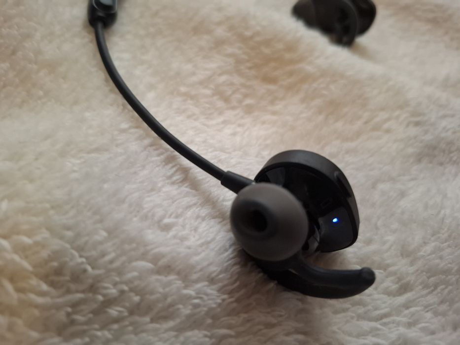 Vând căști bose ca noi