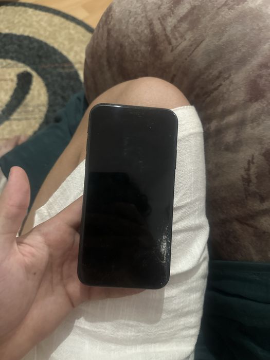 Vand iphone 11 pentru piese