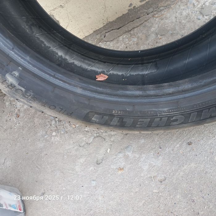 Шины 275/40 R22  2шт