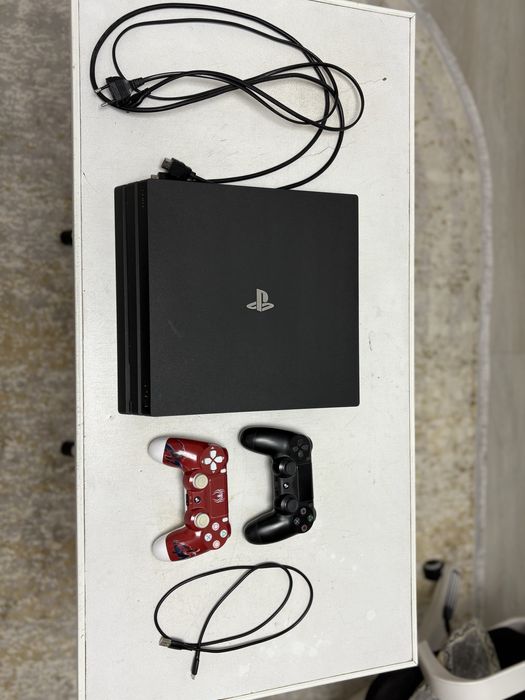 Продам PS4 в идеальном состояние
