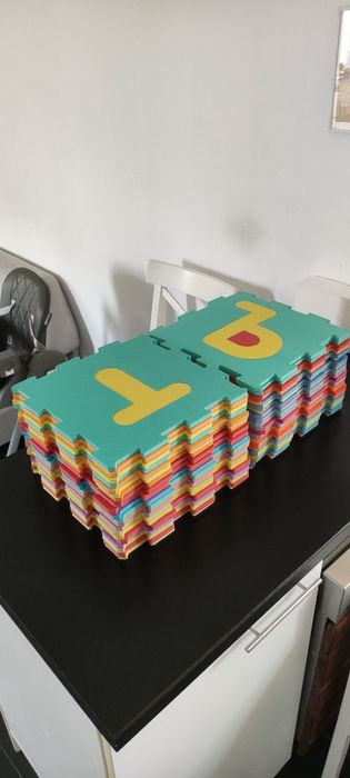 Детски килим от букви