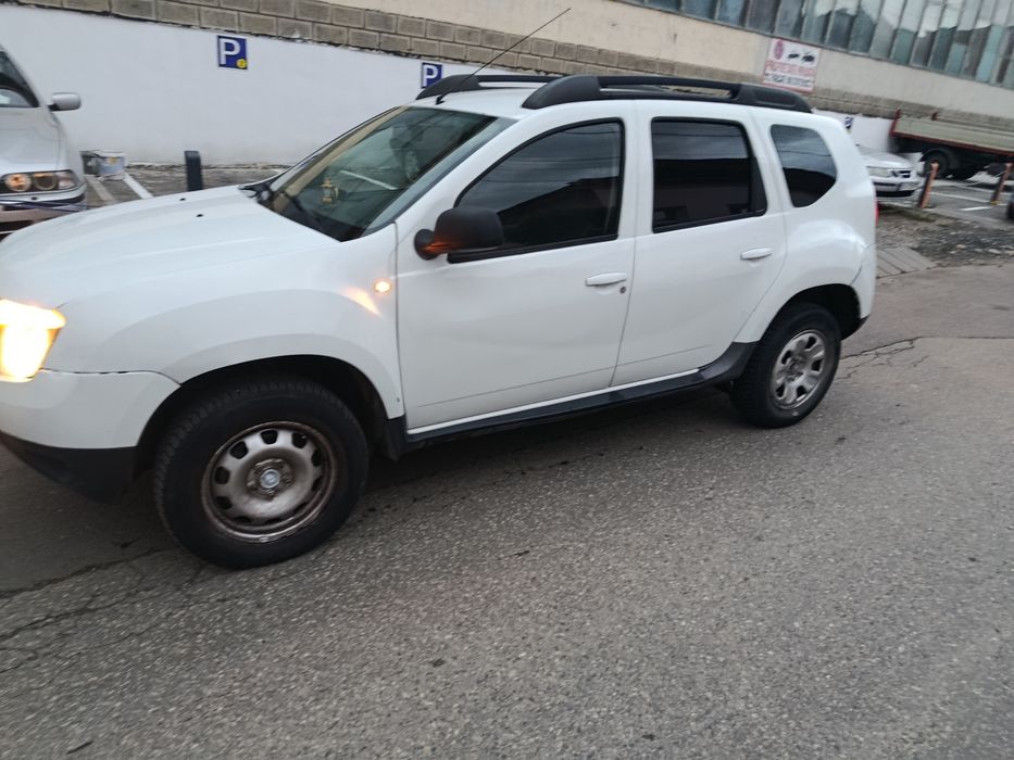 Vând Dacia Duster