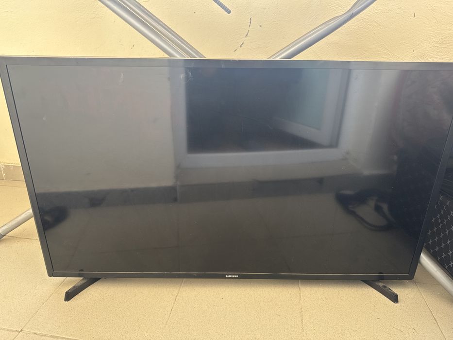 Продам телевизор Samsung UE40J5200