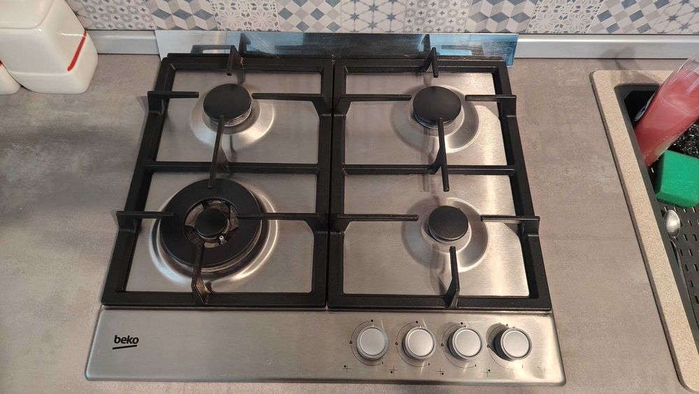 Plita pe gaz cu 4 ochiuri beko
