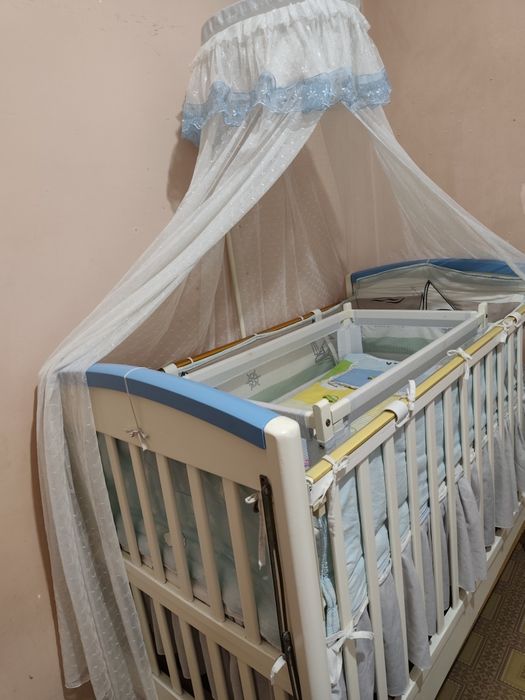 Детская кроватка