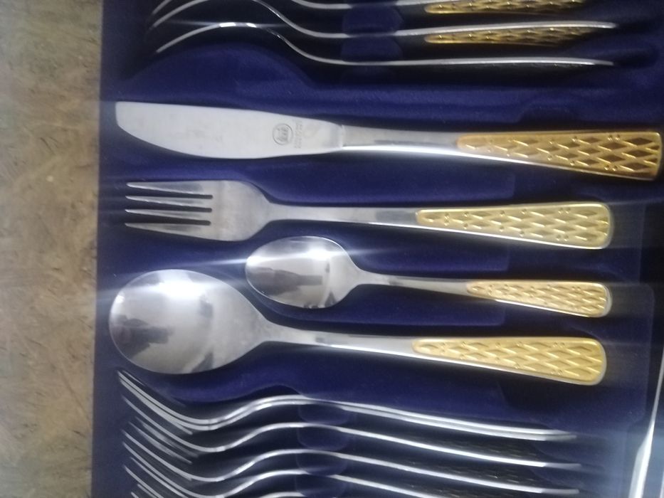 Комплект прибори за хранене 23/24 карата златно покритие 70 броя 
Olym