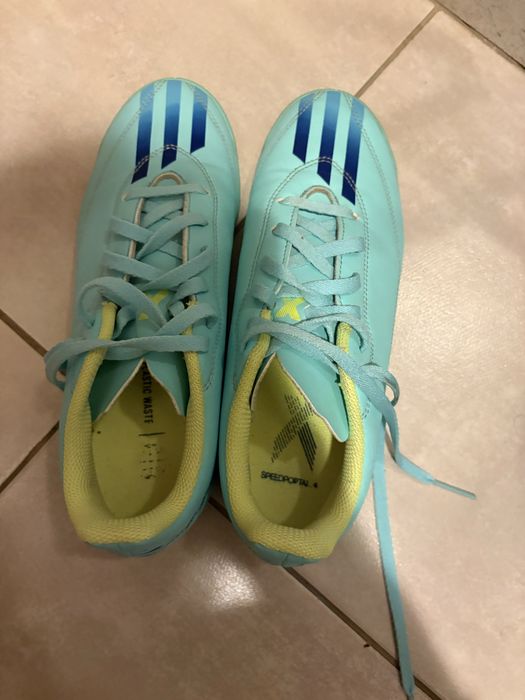 Футболни обувки.