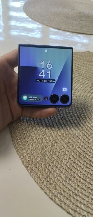 Samsung Galaxy Z Flip 7