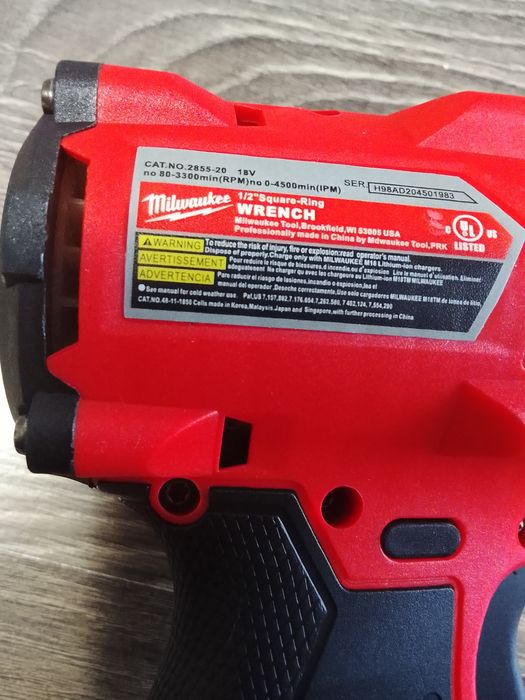 Fierestrău pendular Milwaukee cu acumulator de 6a