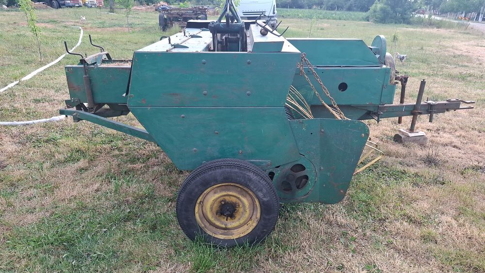 Vand sau schimb presa john deere CB300