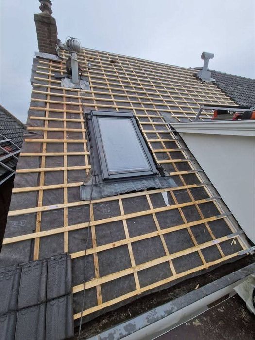 Executăm acoperișuri noi și reparații profesionale!