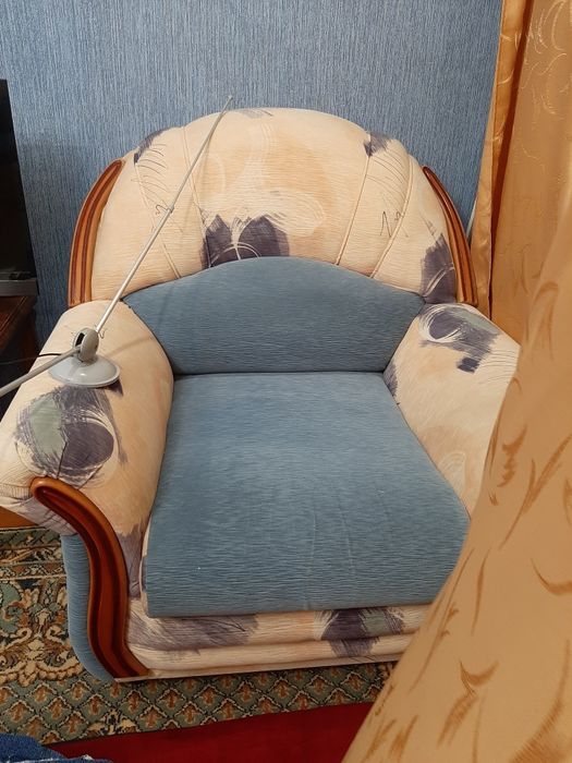 Продам диван с креслами