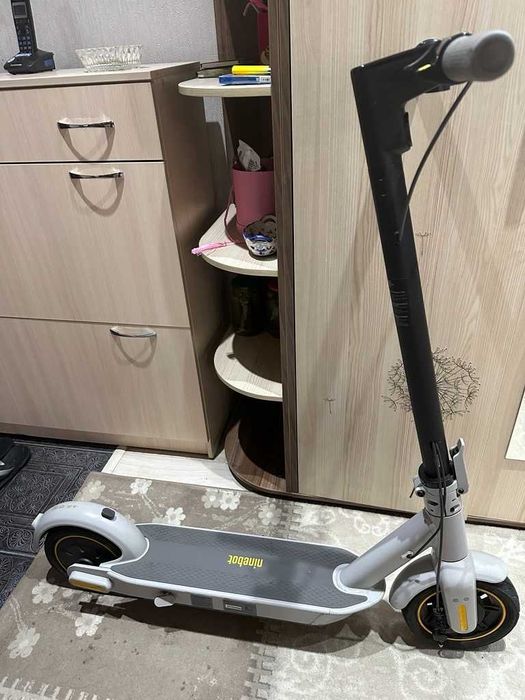 Э/самокат Ninebot KickScooter MAX
