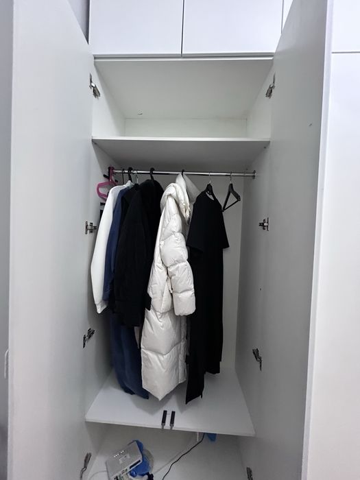 Шкаф с зеркалом для одежды