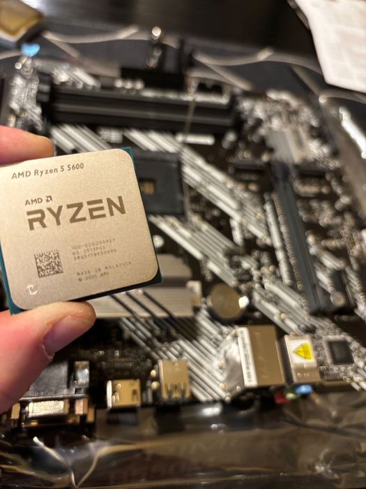 KIT AM 4 ryzen 5 5600+B550M-A+ 16gb ram Lexar ddr4