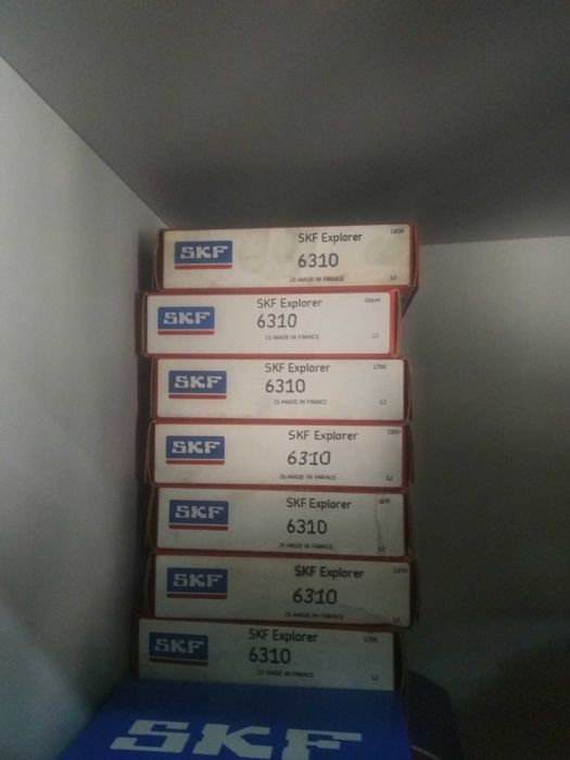 Продават се всички лагери налични от склада на магазин на едро.