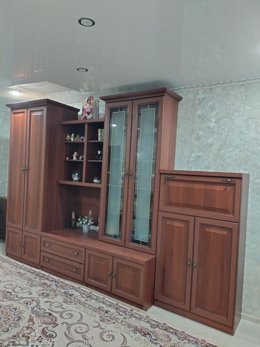 Продам стенку и диван