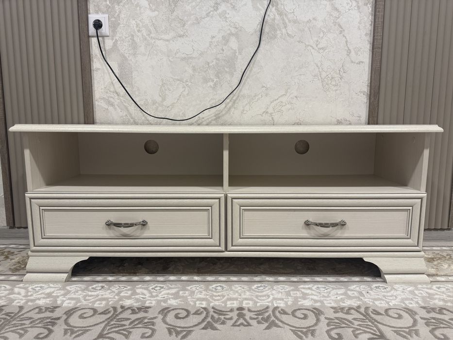 Продам тумбу под телефизор