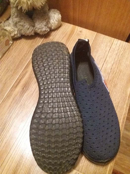 Продам кроссовки на мальчика.