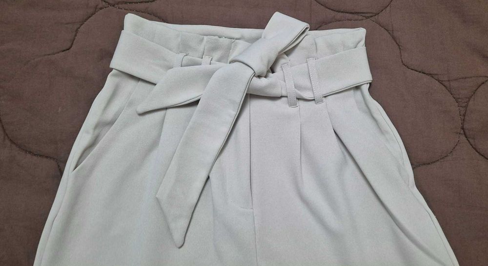 Бежов панталон Reserved