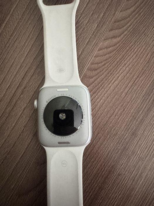 Продам часы apple waths SE