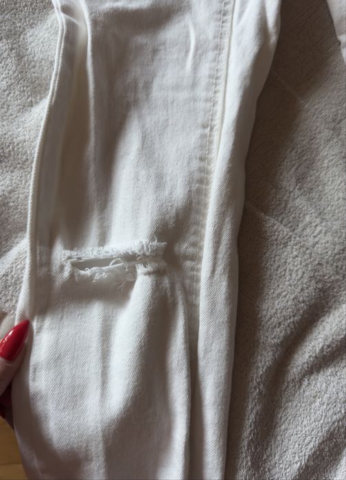 Бели дамски дънки Bershka
