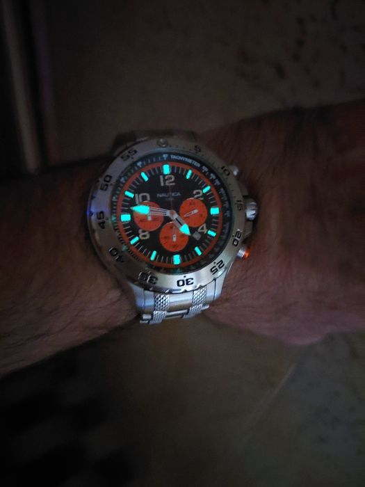 Продавам Мъжки Часовник  NAUTICA.