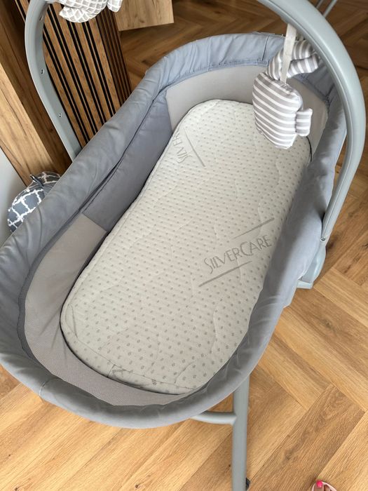 Next to me легло за бебе