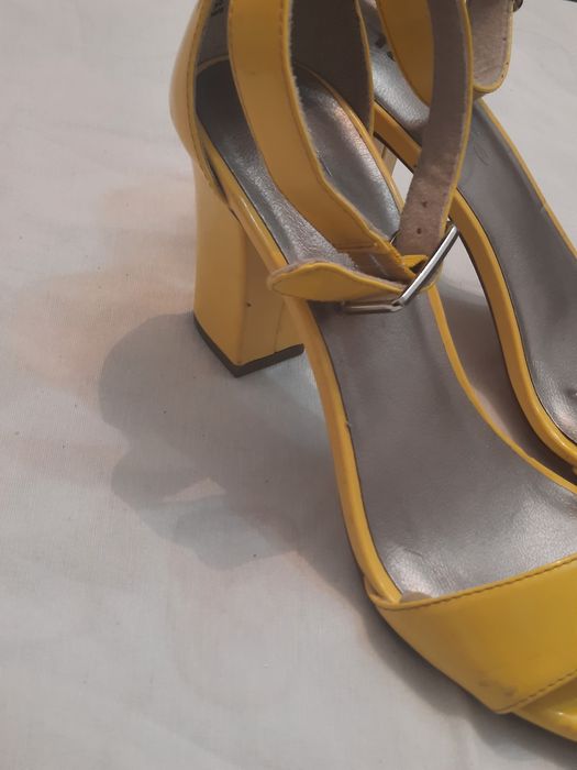 Отдам недорого обувь