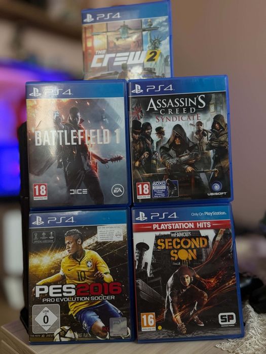PS4 1TB 2 джойстика и няколко игри