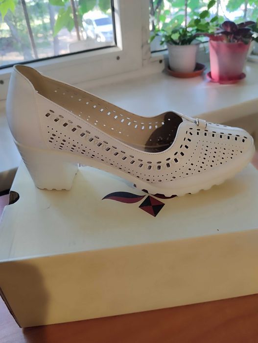 Продам женские туфли