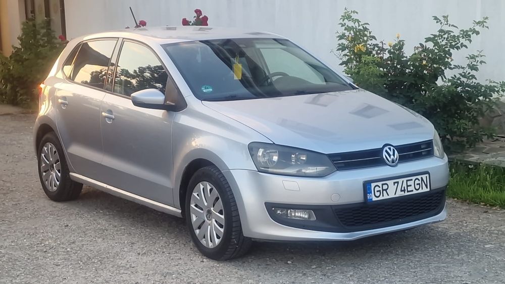 VOLKSWAGEN Polo