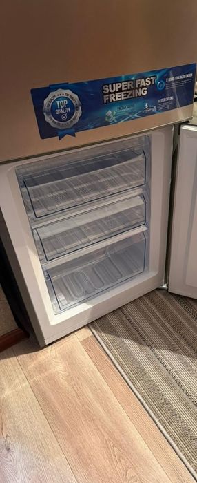 Холодильник aucma