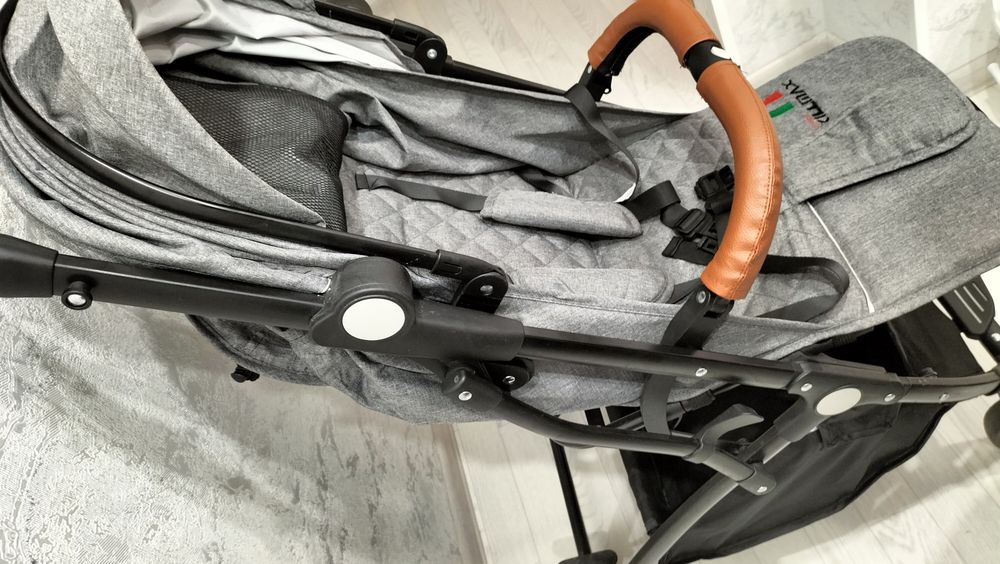 Продам Коляску прогулочную очень отличном состоянии