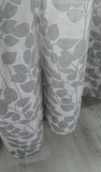 Draperii gri cu frunze deosebite bonus o perdea voal alb