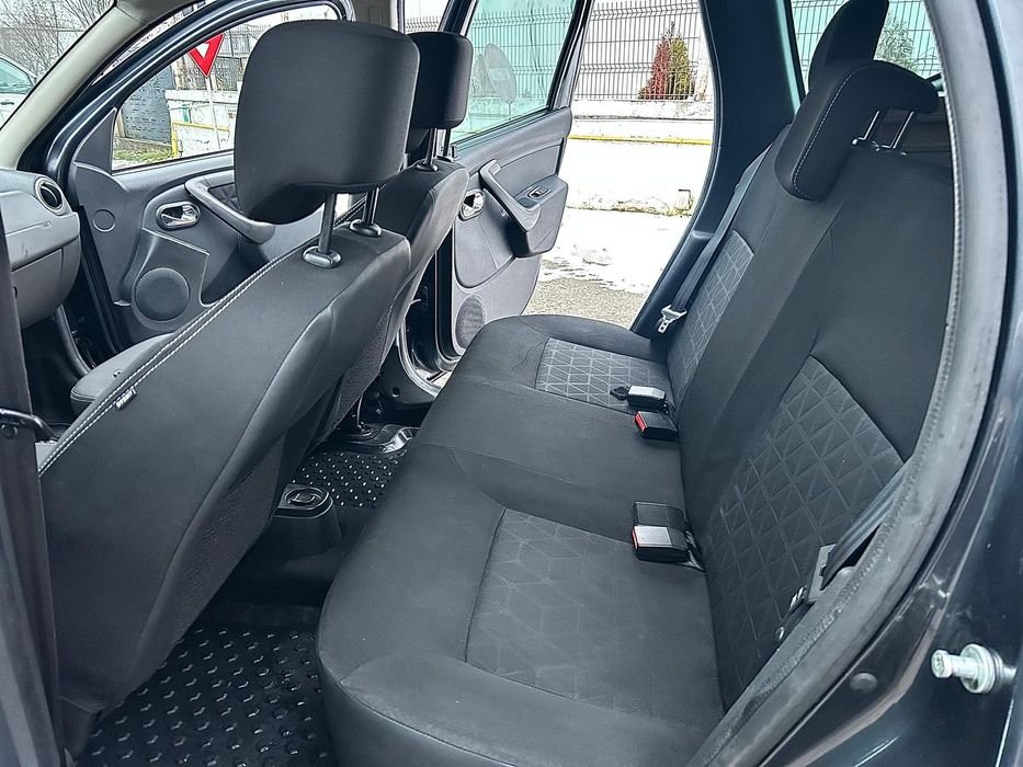 Dacia Duster 4x4 2016 1.5dci Distribuție  nouă  Navigație Clima l